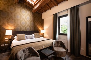 Family Suite | Minibar, in-room safe, soundproofing, iron/ironing board - Corte Guelfa (Florence)