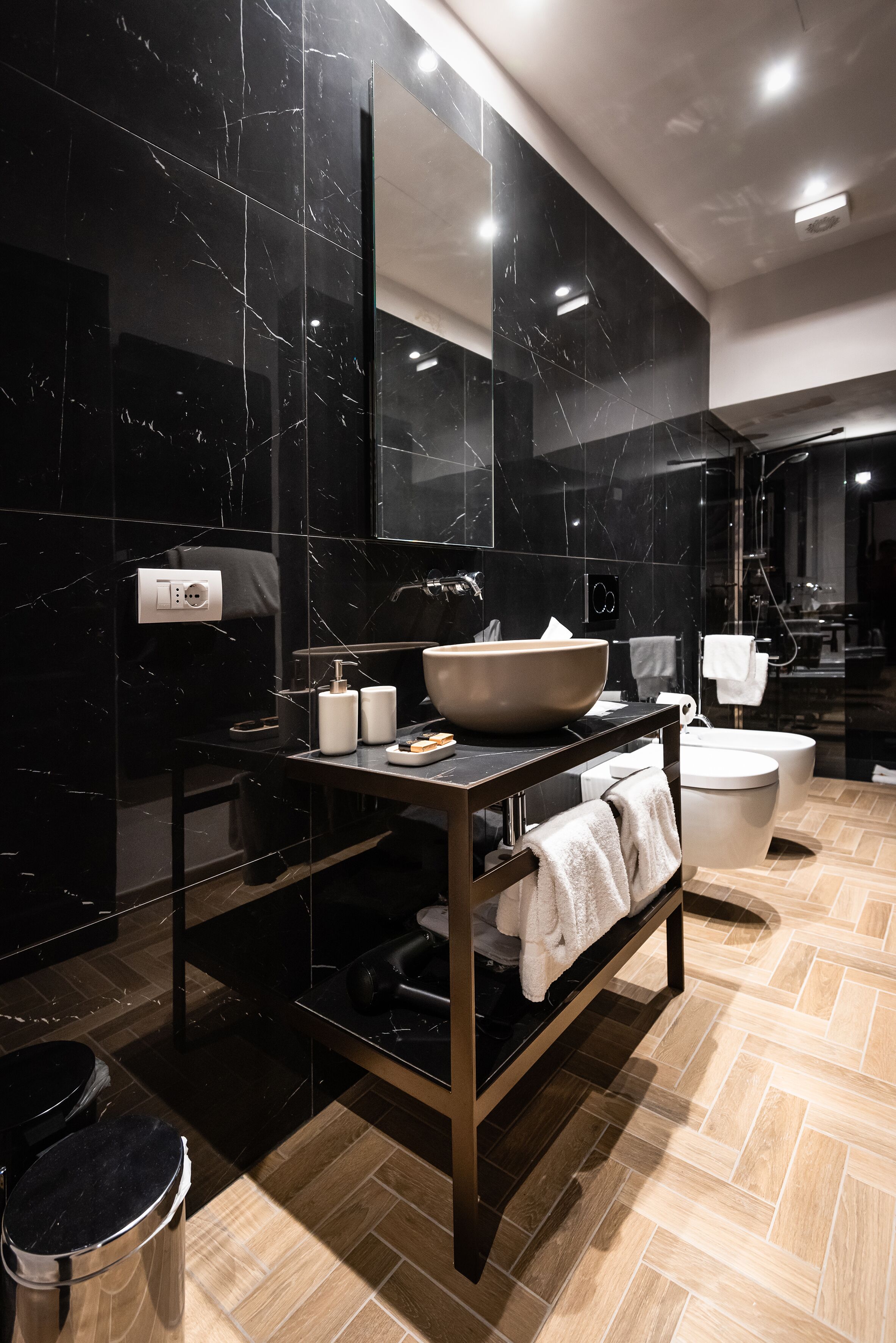 家庭套房 | 浴室 | 淋浴設備、雨淋花灑、免費梳洗用品、風筒