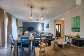 Smart-TV, fotballspill og bordtennis