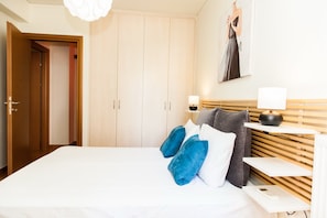 3 bedrooms, individually decorated, iron/ironing board, free WiFi