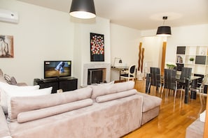 32-inch TV with digital channels