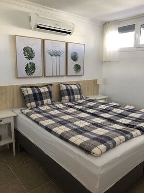 1 slaapkamer, een kluis op de kamer, een strijkplank/strijkijzer