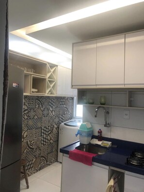 Geladeira, cooktop, torradeira, liquidificador