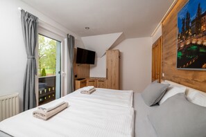 4 chambres, coffres-forts dans les chambres, bureau