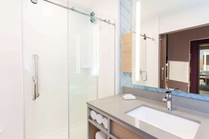 Room, 1 Katil Raja (King), Accessible (Wellness Room, Hearing Accessible) | Pancuran Bilik Mandi