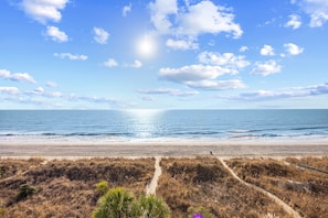 På stranden