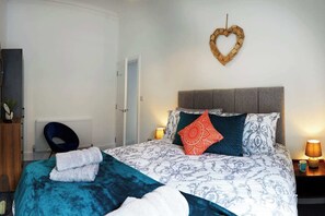 2 chambres, fer et planche à repasser, Wi-Fi gratuit, draps fournis