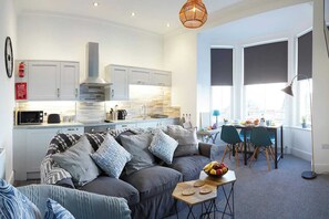 Smart-TV, Kamin, Arbeitsbereiche