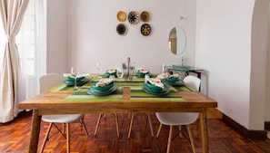 Appartement Luxe, 3 chambres, non-fumeurs | Restauration dans la chambre