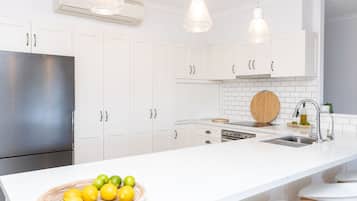 Micro-ondas, fogão, cooktop, lava-louças