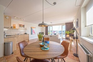 Dining - Holiday home with an amazing view! (Uitgeest)