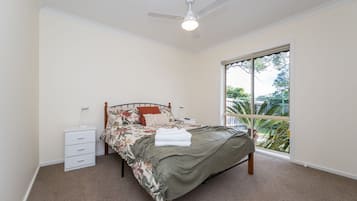 3 bedrooms, iron/ironing board, WiFi, wheelchair access