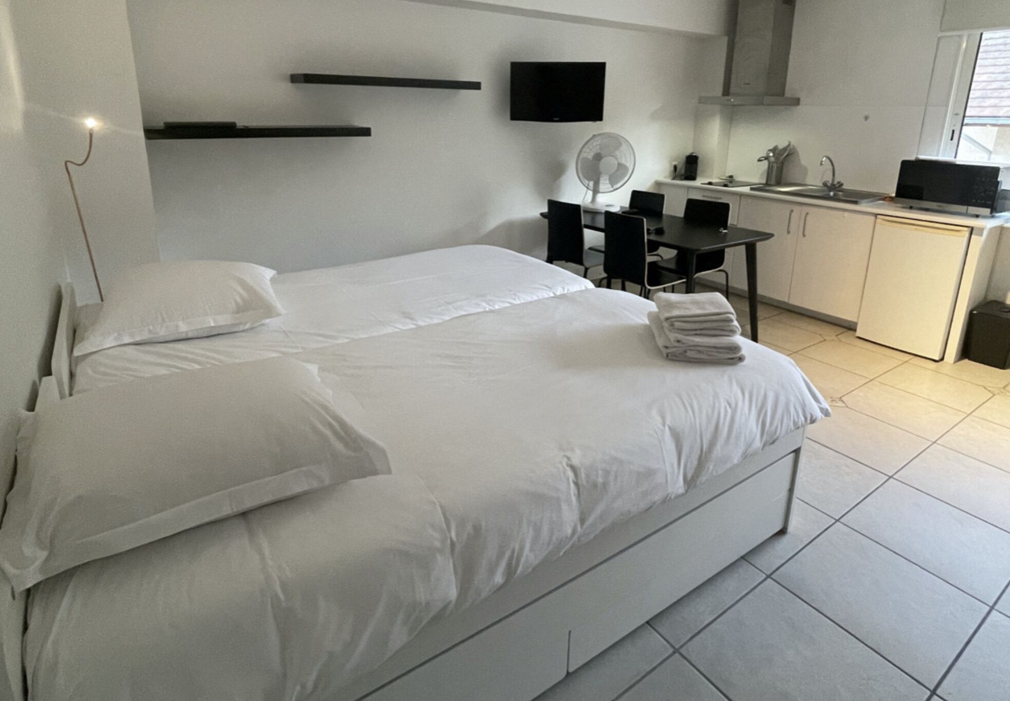 Strykjärn/strykbräda, gratis wi-fi och sängkläder