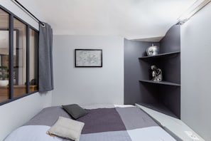 1 slaapkamer, een strijkplank/strijkijzer, reisbedje, gratis wifi