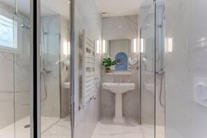 Shower, towels