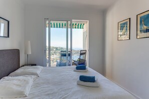 2 chambres, fer et planche à repasser, Wi-Fi gratuit, draps fournis