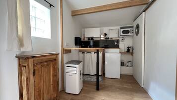 Fridge, microwave, stovetop, coffee/tea maker