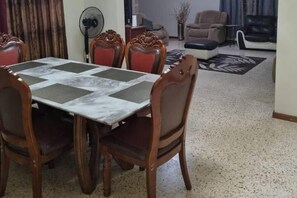Dining - 3-bed House Sleeps 6 With Mountain Views (Ocho Rios)