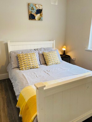 4 bedrooms, iron/ironing board, free WiFi, bed sheets