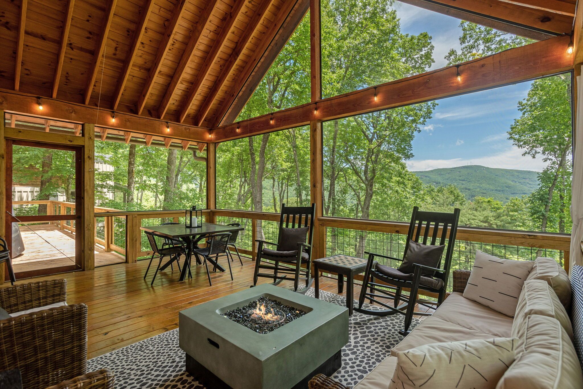 Chic Decorator Mountain Lodge - Amazing Long Views!  Complete Renovation! 
