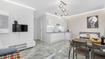 Geladeira, micro-ondas, fogão, cooktop