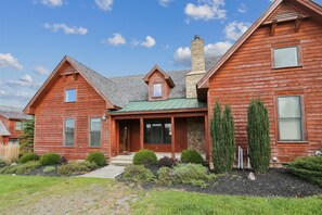 Exterior - Beautiful townhome close to skiing provides easy access year-round! (Canaan Valley)