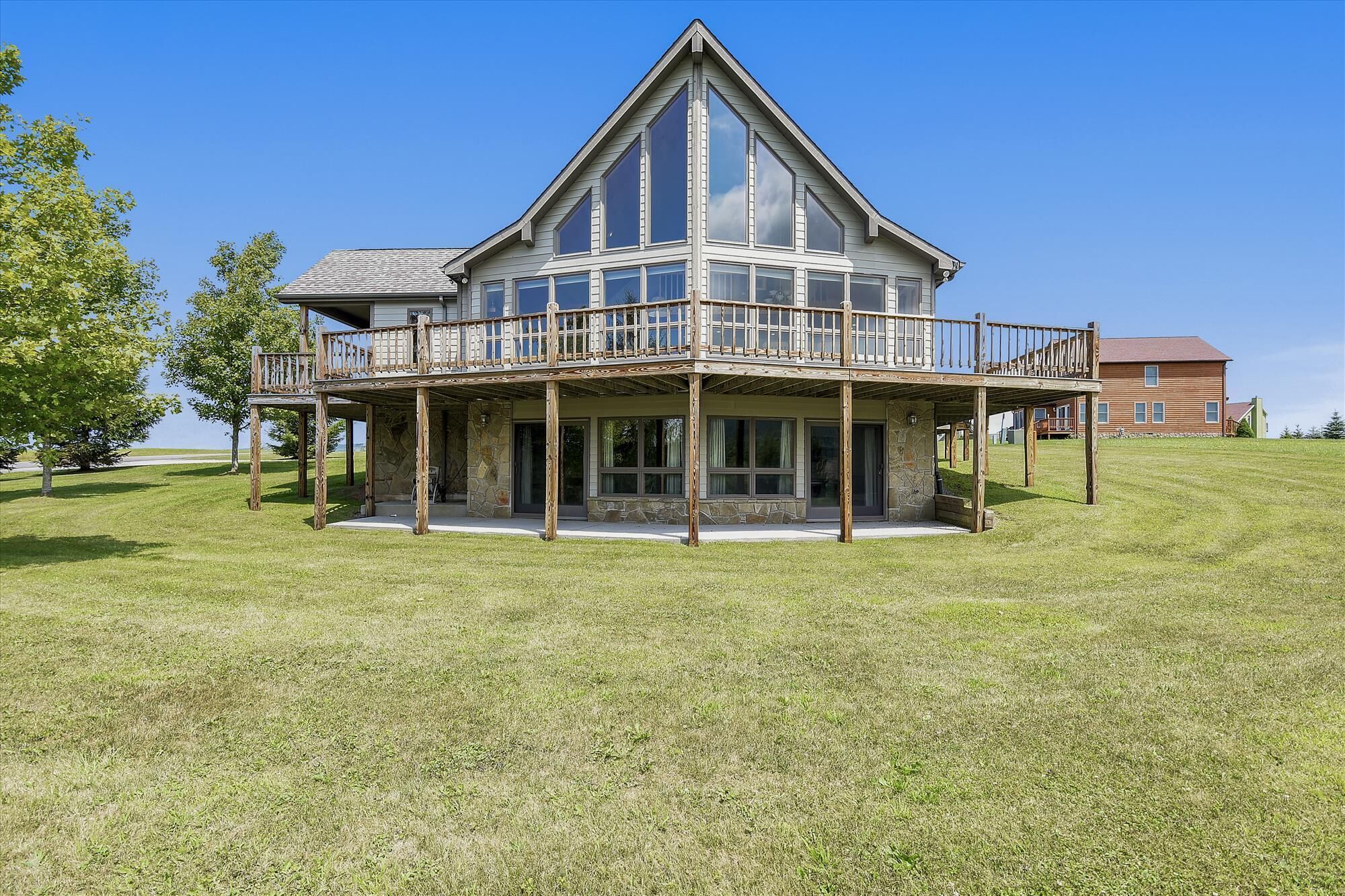 Mountain vacation meets contemporary COMFORT! Welcome Moosie Chalet!