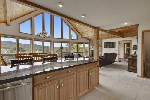 Mountain vacation meets contemporary COMFORT! Welcome Moosie Chalet!