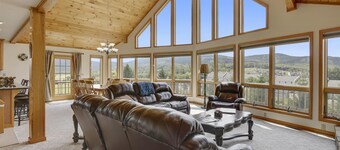 Mountain vacation meets contemporary COMFORT! Welcome Moosie Chalet!