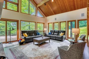 Smart-TV, Kamin, Tischfußball