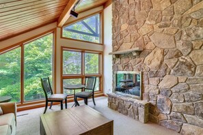 Smart-TV, Kamin, Tischfußball