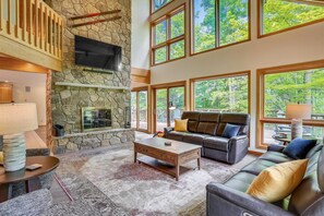 Smart-TV, Kamin, Tischfußball