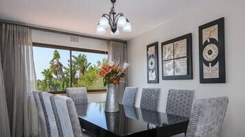 Superior Villa | In-room dining