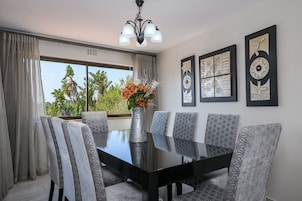 Villa superior | Servicio de comidas en la habitación
