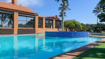 2 Außenpools, Liegestühle