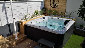 Outdoor spabad