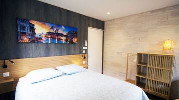 3 habitaciones, tabla de planchar con plancha, cuna de viaje y wifi