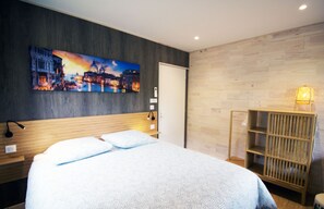 3 slaapkamers, een strijkplank/strijkijzer, reisbedje, wifi