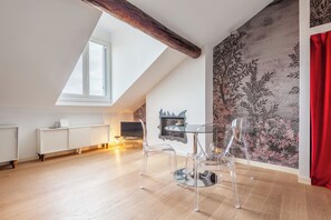 Apartment, 1 Bedroom | Living room | Flat-screen TV - easyhomes - San Marco (Milan)