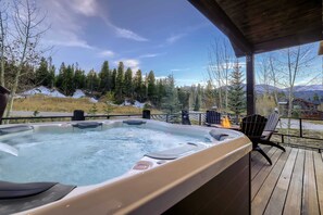 Outdoor spa tub - Breck Urban Oasis | Walk to Main Street | Hot Tub! (Breckenridge)