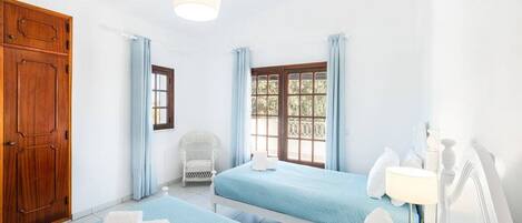 3 bedrooms, iron/ironing board, travel cot, free WiFi