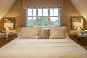 7 bedrooms, desk, iron/ironing board, WiFi