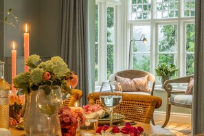 Interior - This magnificent Grade II listed farmhouse dating from the 17th century sits proudly within 500 acre (Pakenham)