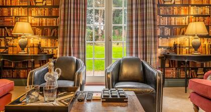 This magnificent Grade II listed farmhouse dating from the 17th century sits proudly within 500 acre