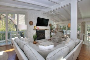 Smart TV, fireplace - "Driftwood" in S. Forest Beach! (Hilton Head Island)