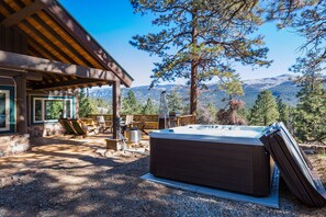 Outdoor spa tub - Pet Friendly Cabin with Hot Tub Views, Deck, Fire Pit - 14 Minutes to Purg (Durango)