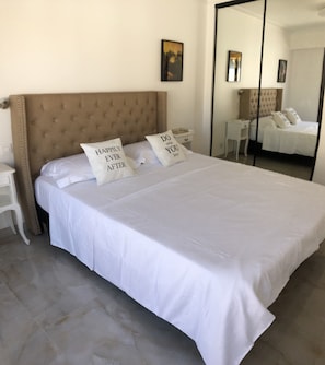 1 bedroom, desk, iron/ironing board, WiFi - Azurie Sea View Apartment (juan les pins)