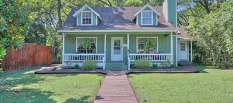 Cypress Creek House | Bright 3/2 on the creek and minutes from downtown!