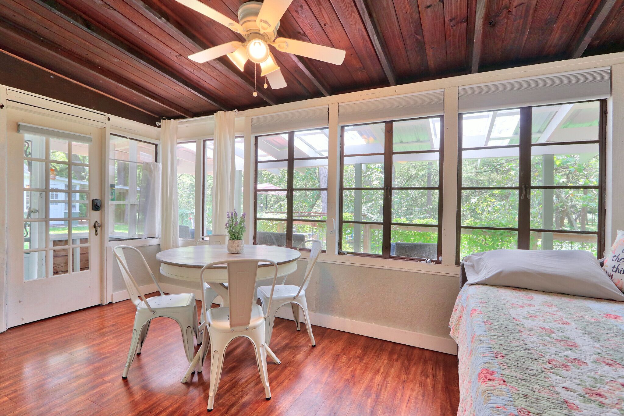 1 多间卧室、熨斗/熨衣板、WiFi、床单