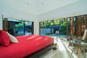 5 bedrooms, desk, iron/ironing board, free WiFi